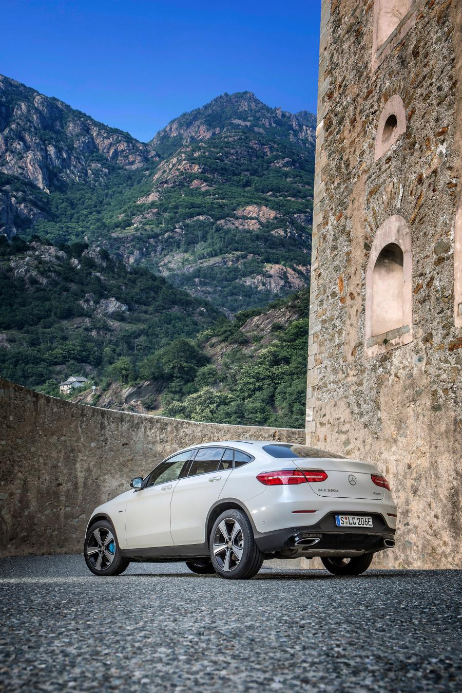  Mercedes-Benz GLC350 e 4Matic Coupe 2016 года  (фото 20 из 43)